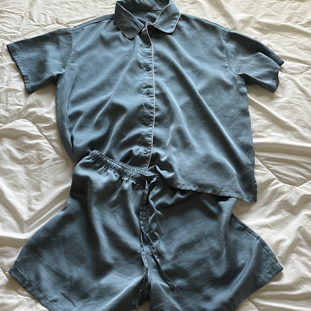 Uniqlo satiny PJ set